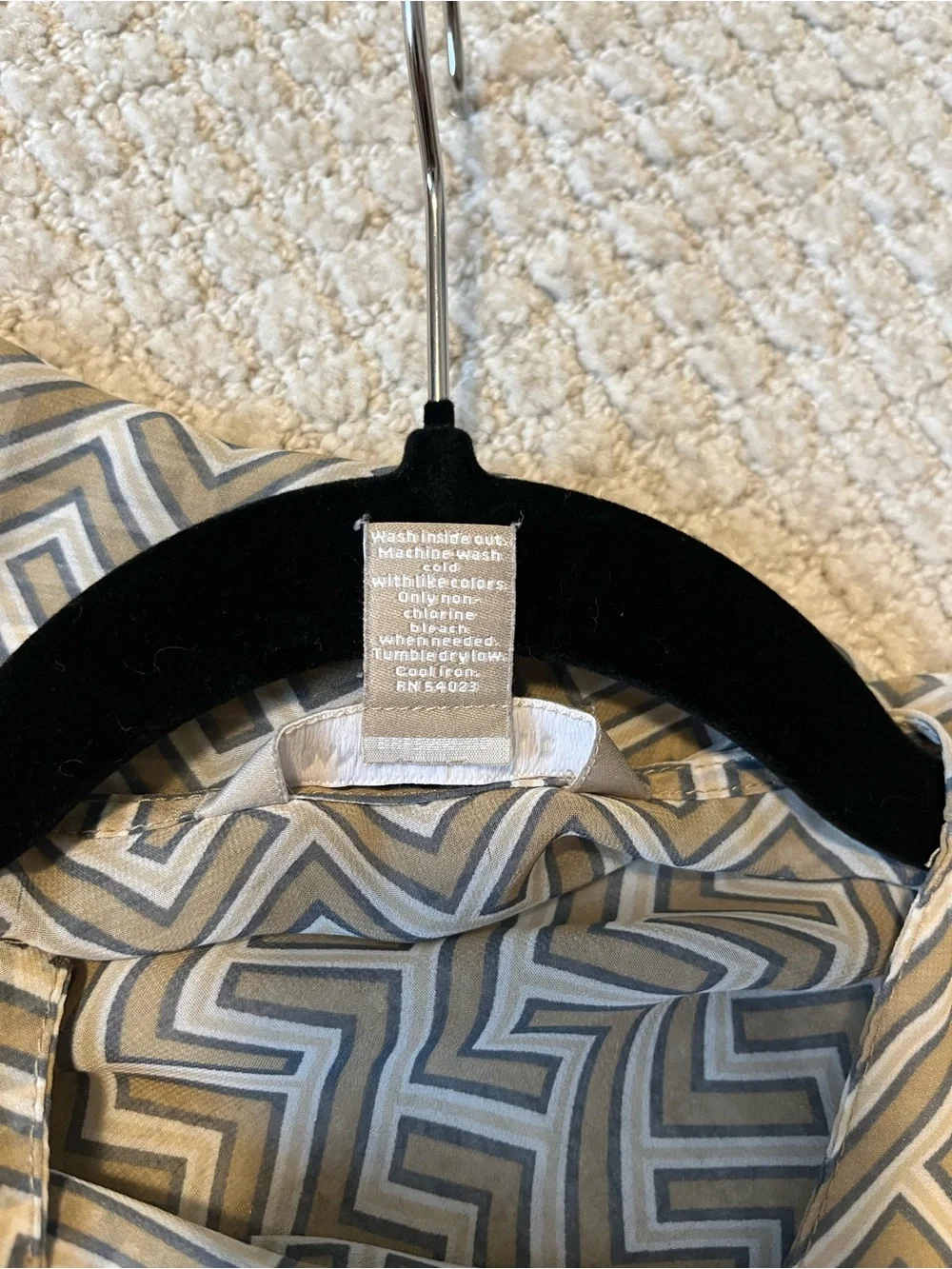 Banana Republic Factory Cream and Taupe Geometric Sleeveless Top - Picture 2 of 4